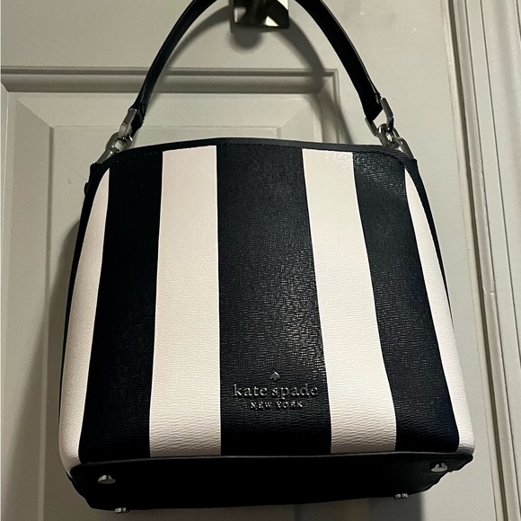 NWOT Spade ♠️ bucket bag striped navy blue and white - Picture 16 of 16